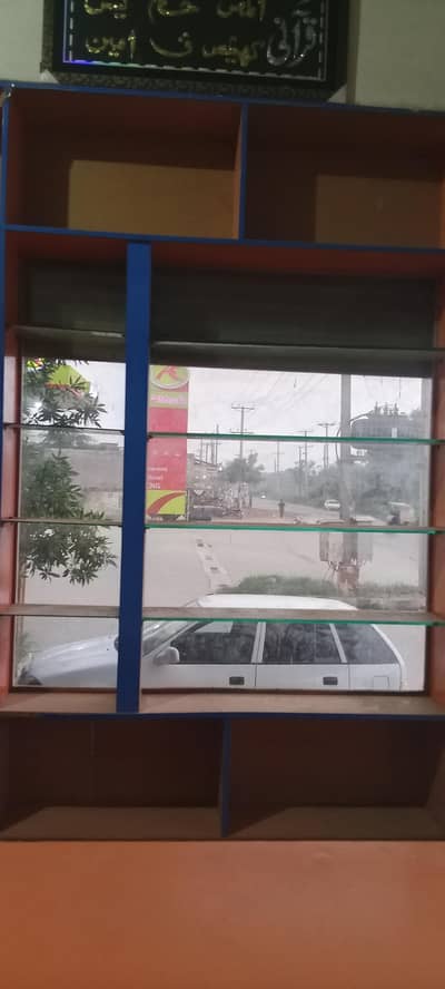 kariyana and general store ke liye cabin aur ek adad counter