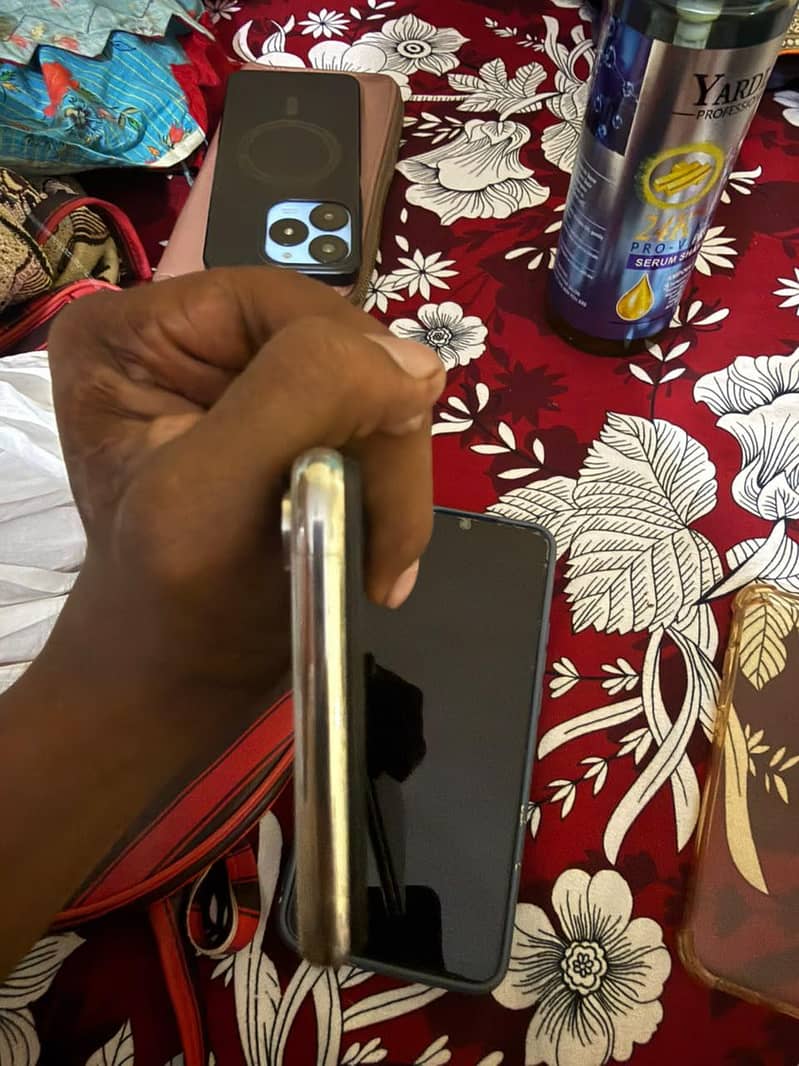 Apple iPhone X 3