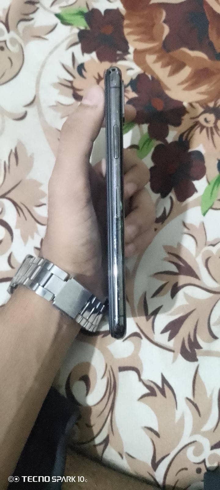Apple iPhone X 4
