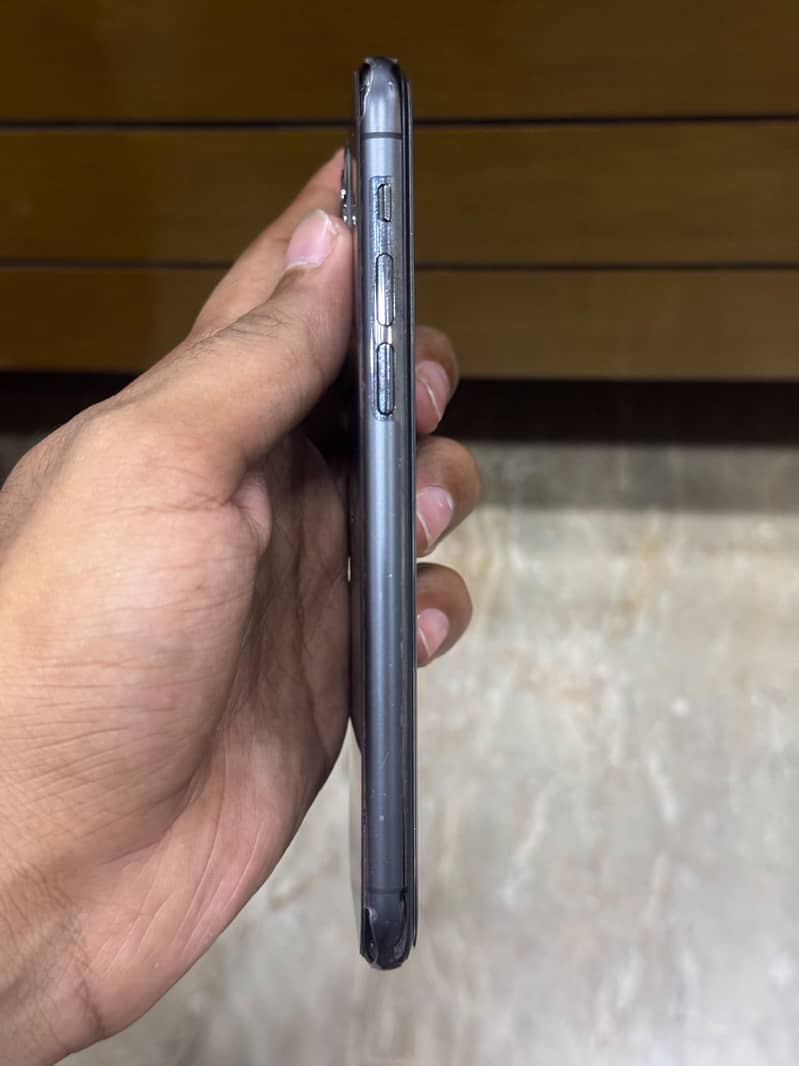 Apple iPhone 11 Pro 4