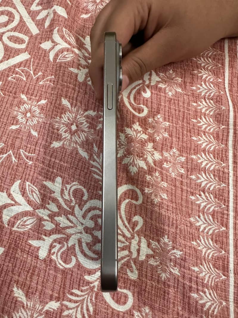 Apple iPhone 15 Pro Max 2