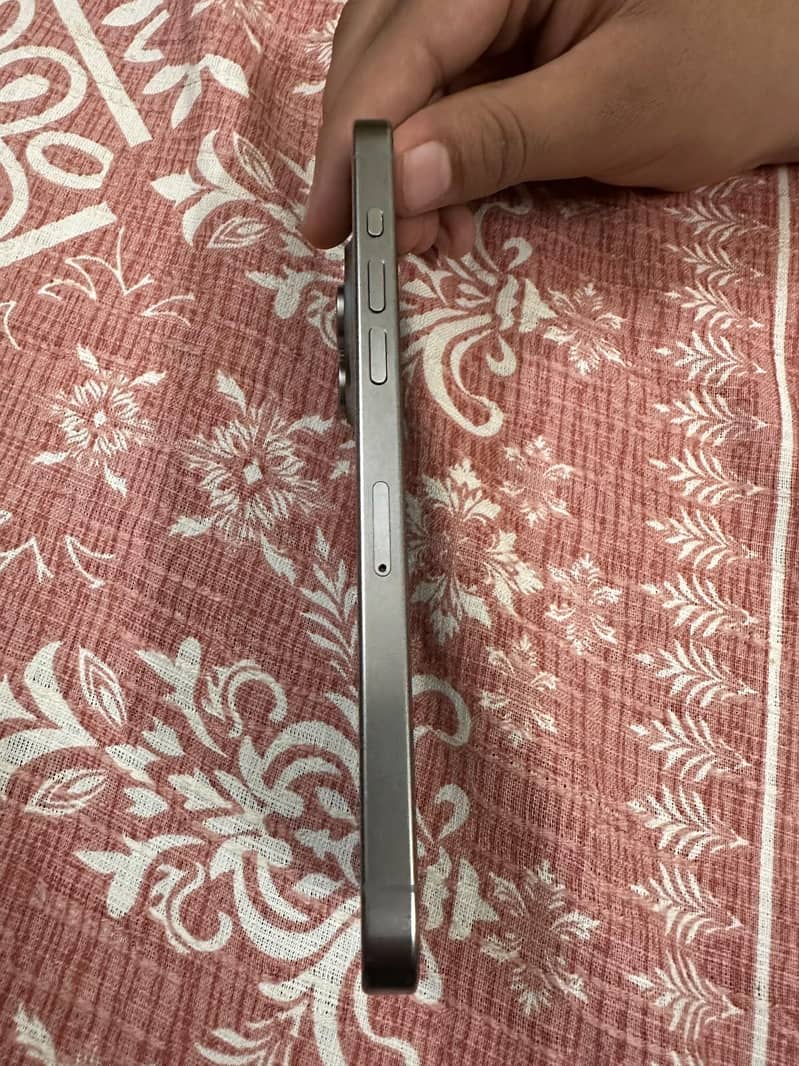 Apple iPhone 15 Pro Max 3