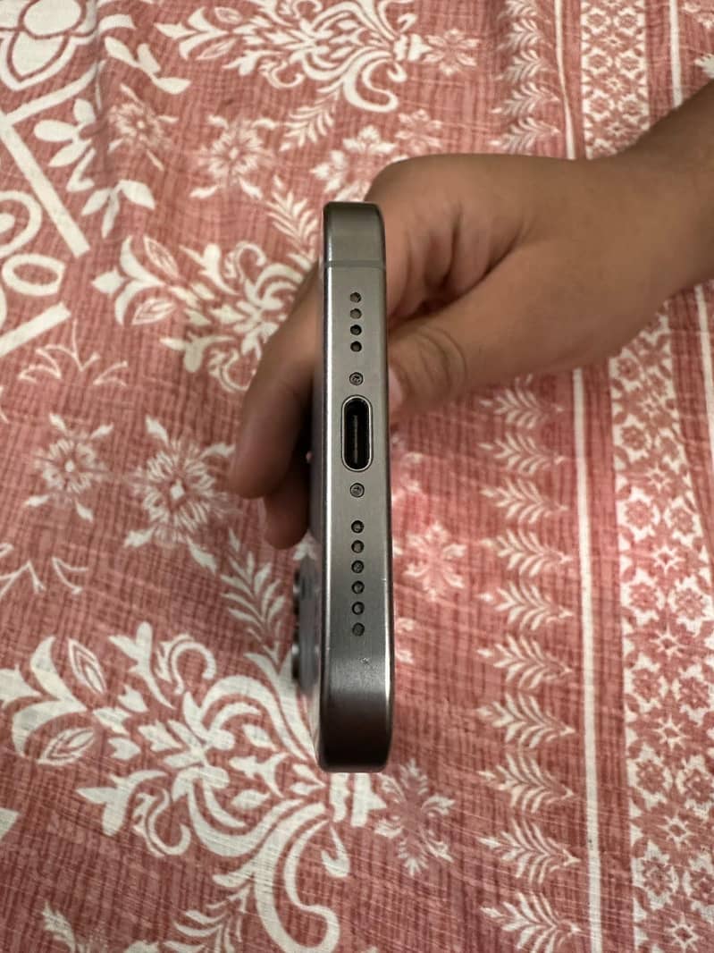 Apple iPhone 15 Pro Max 5