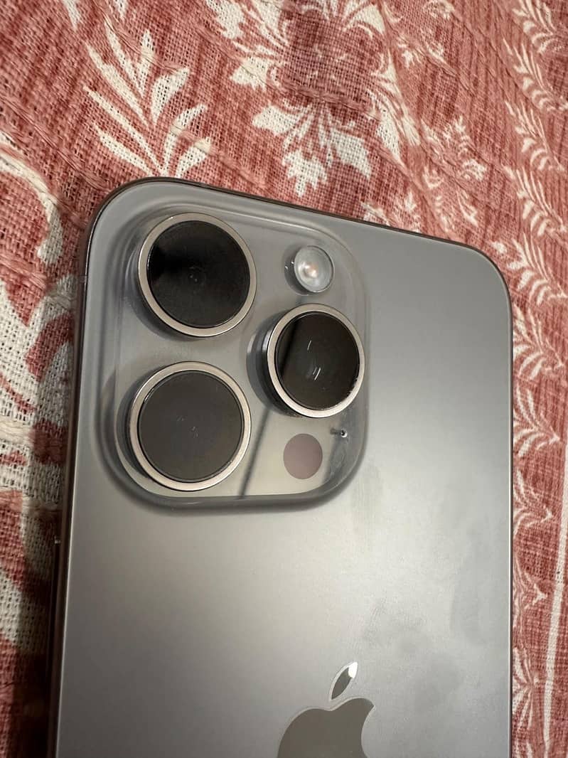 Apple iPhone 15 Pro Max 6