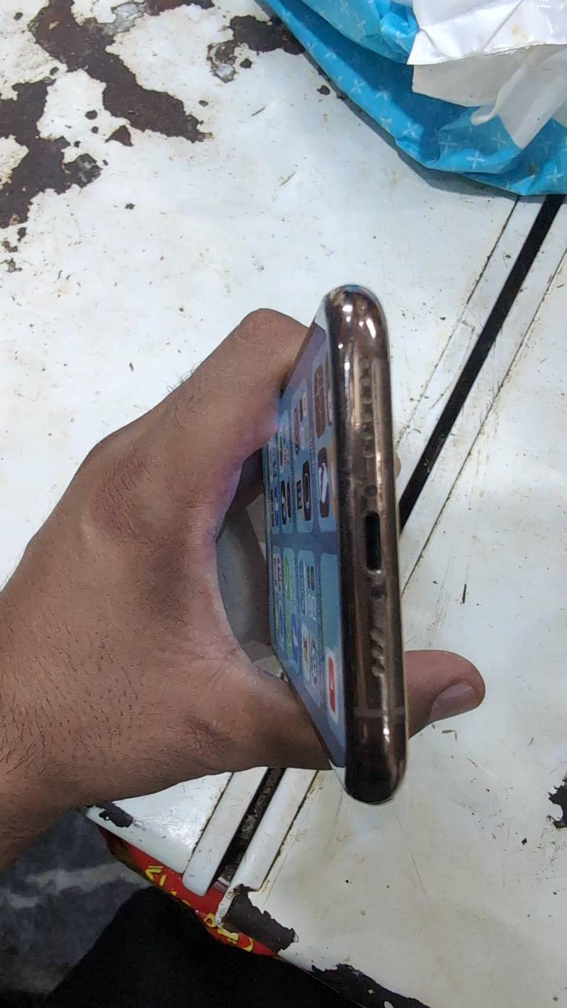 Apple iPhone 11 Pro 2