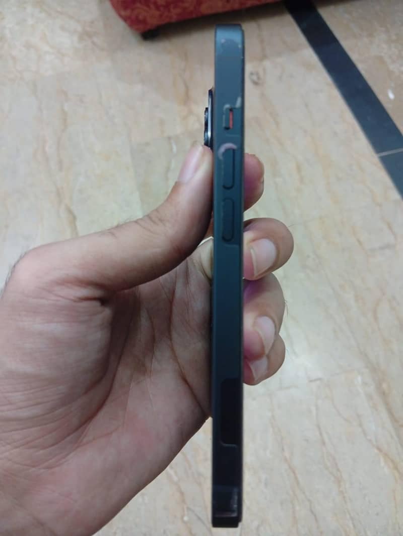 Apple iPhone 14 3