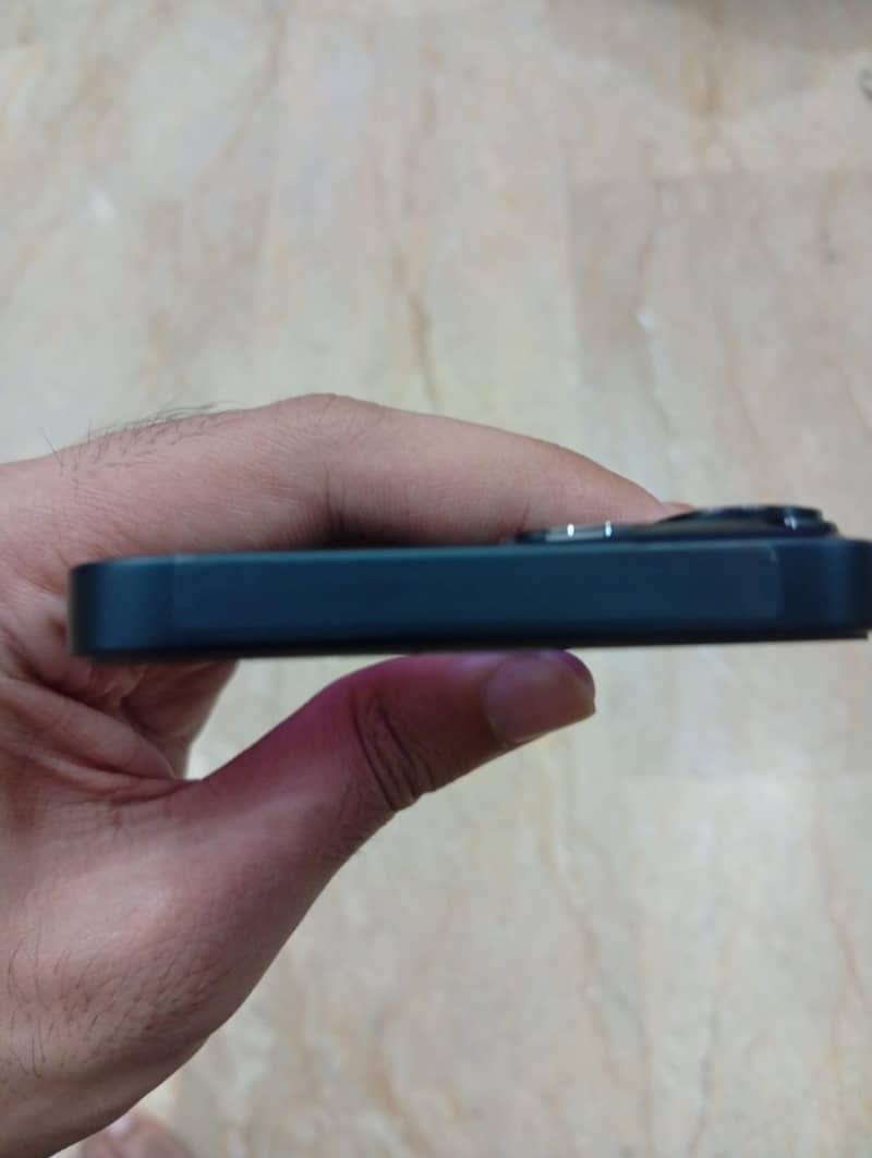 Apple iPhone 14 4