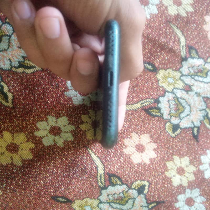 Apple iPhone 7 3
