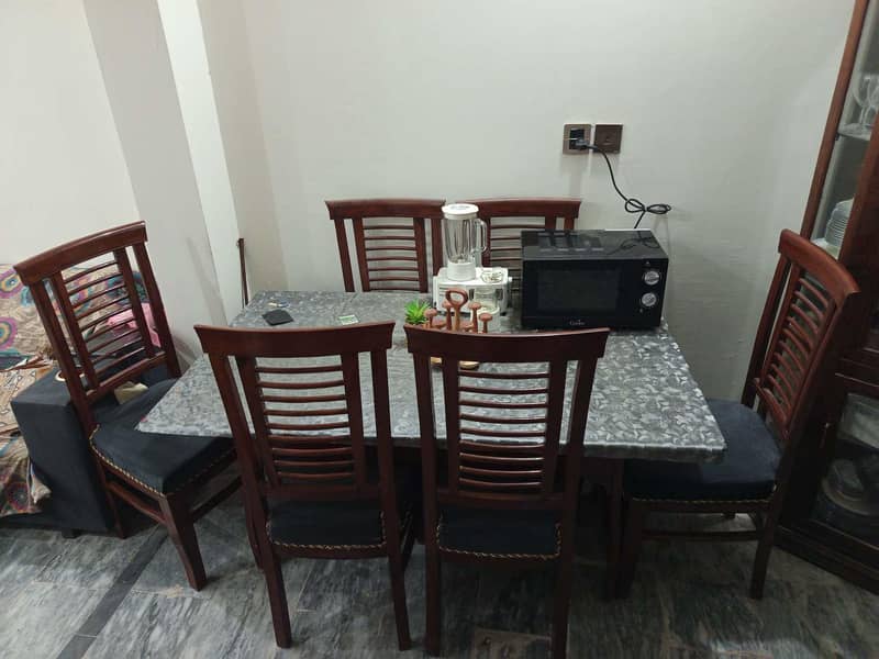 Dining Table (6 Chairs) 0