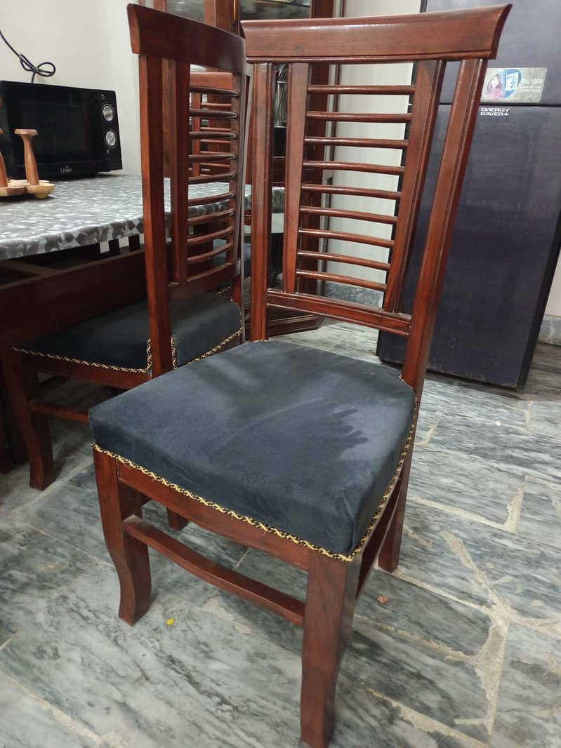 Dining Table (6 Chairs) 3