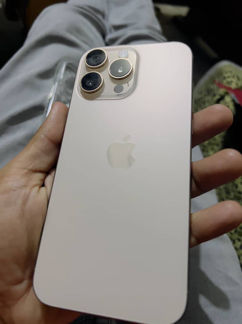 Apple iPhone 16 Pro Max 3