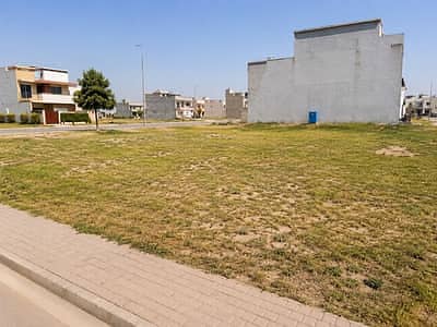 7 Marla Residential Plot On Hot Location Of Lake City Is Available For Sale