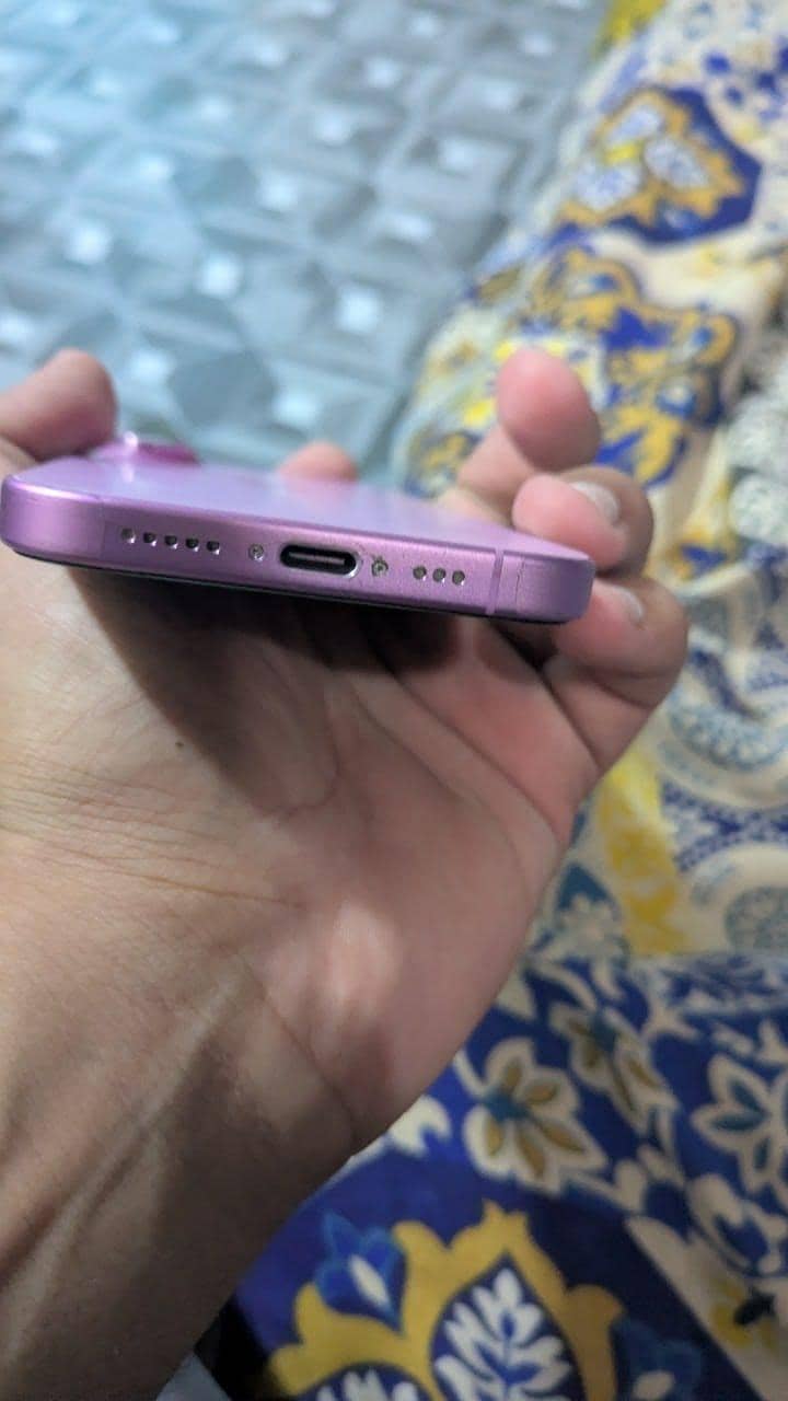 Apple iPhone 16 3