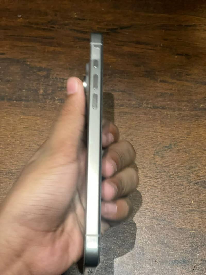 Apple iPhone 15 Pro Max 3