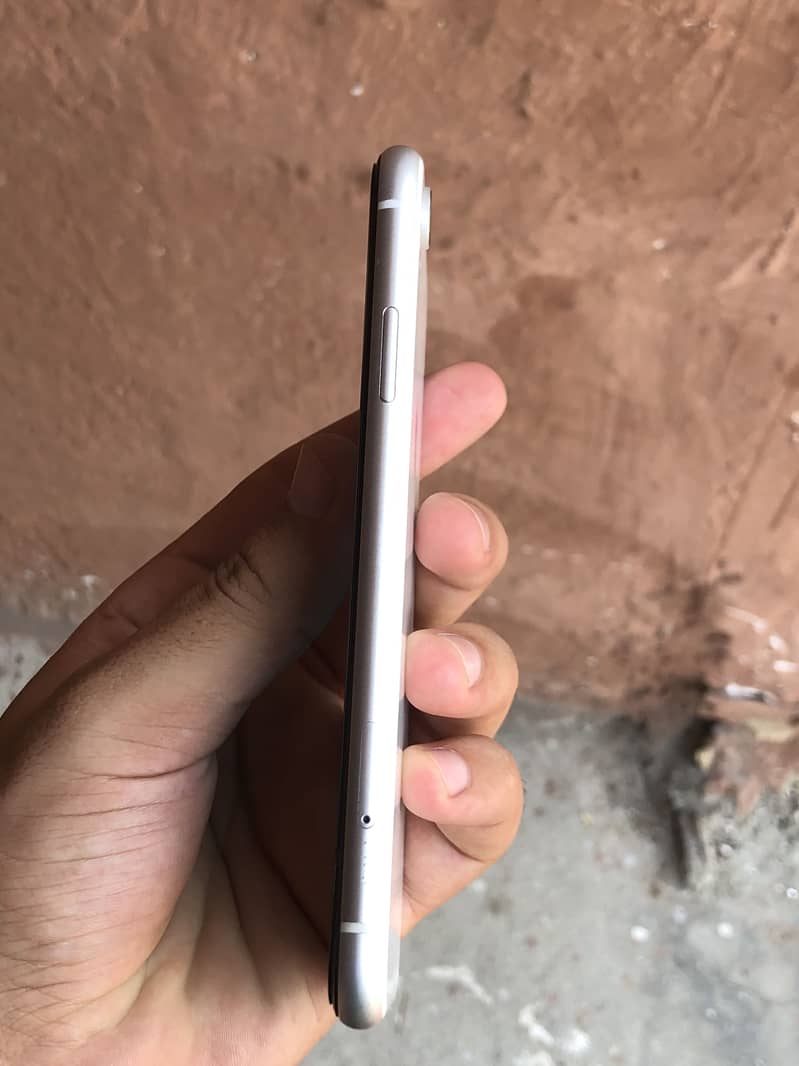 Apple iPhone XR 1