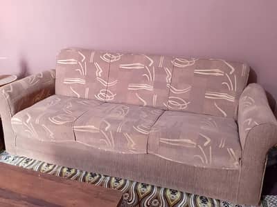 5 Seater sofa set with Table  Available in Good Condition