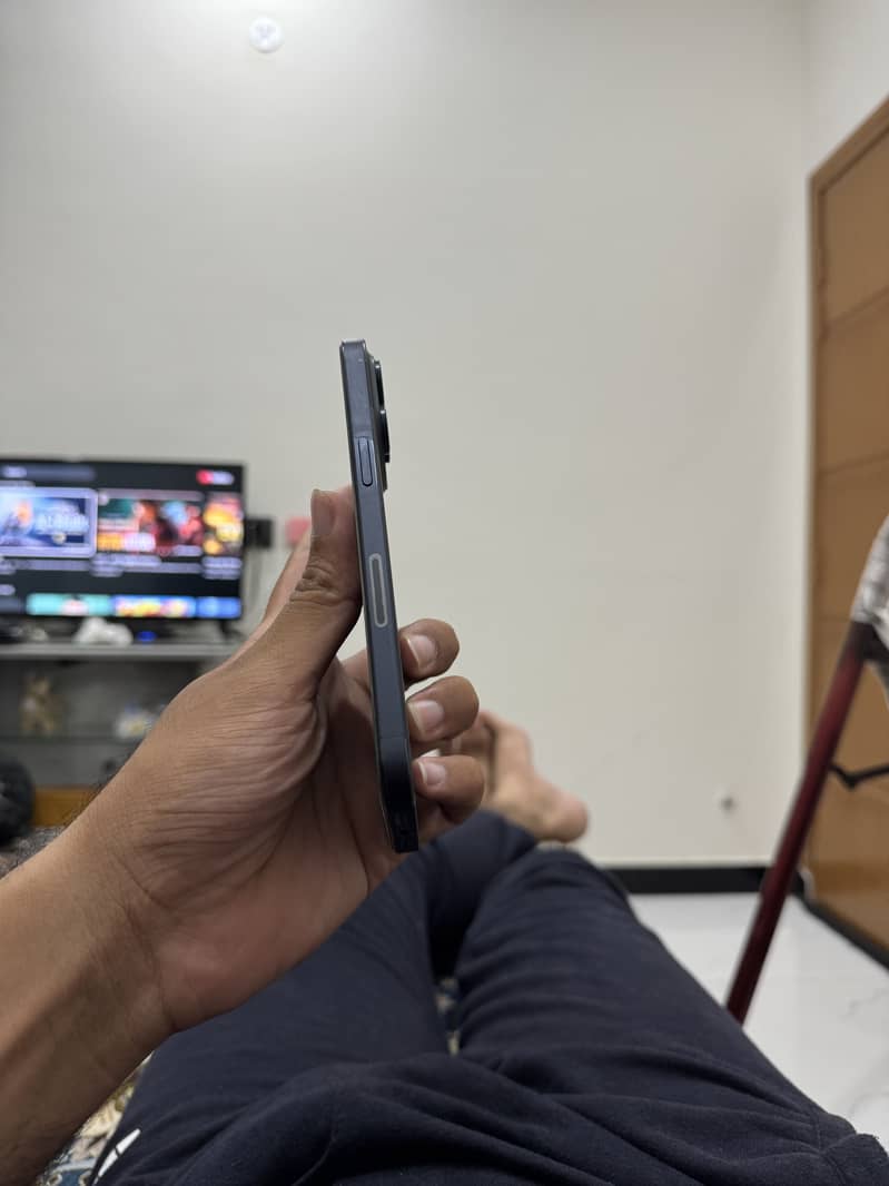 Apple iPhone 15 Pro Max 2