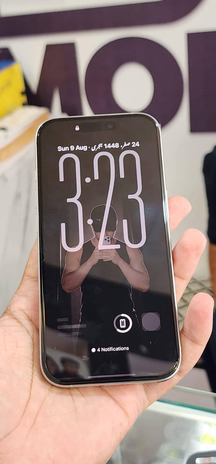 Apple iPhone 16 Pro 1