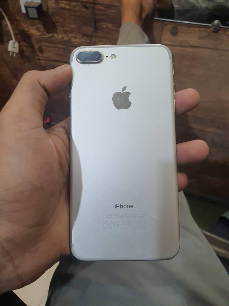 Apple iPhone 7 Plus 2
