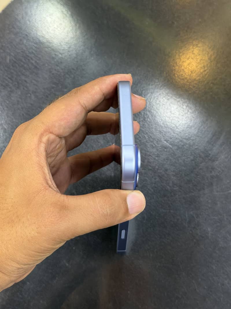 Apple iPhone 17 5