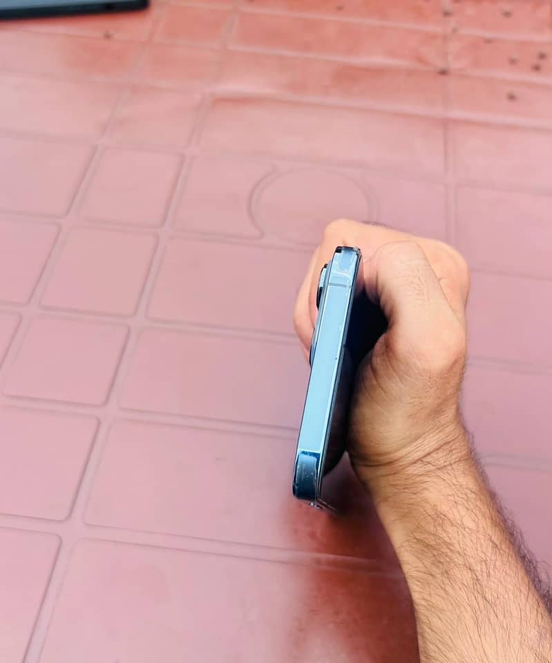 Apple iPhone 13 Pro Max 4