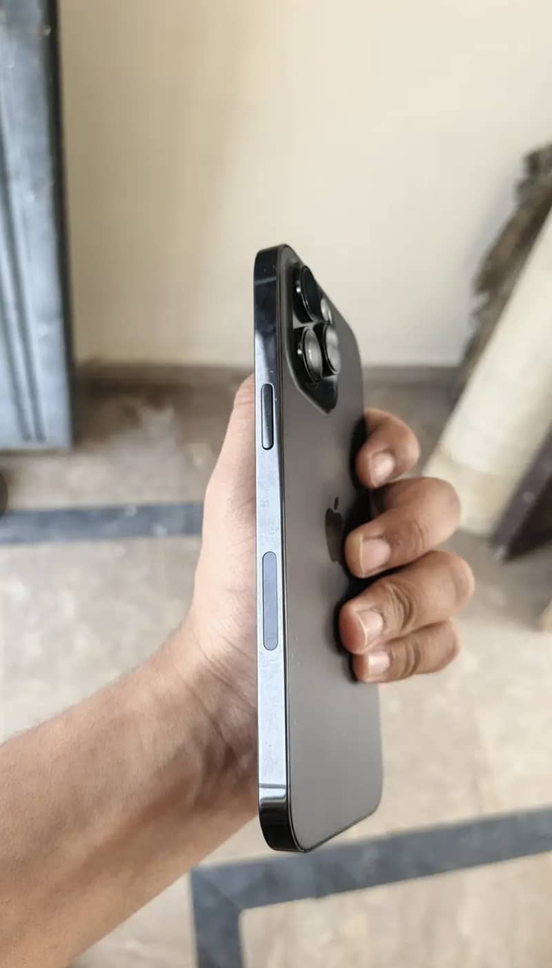 Apple iPhone 14 Pro Max 1
