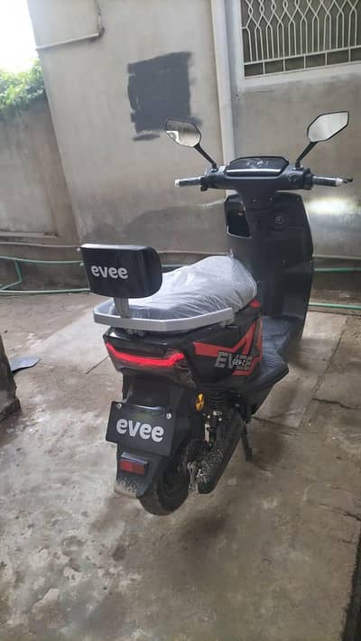Evee GEN-Z electric scooter my call and WhatsApp no 032-412-950-41