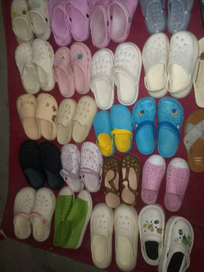 35 Pairs New Crocs Slippers – Complete Wholesale Lot