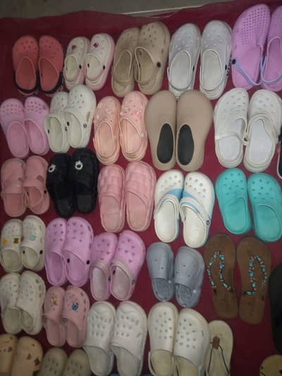 35 Pairs New Crocs Slippers – Complete Wholesale Lot