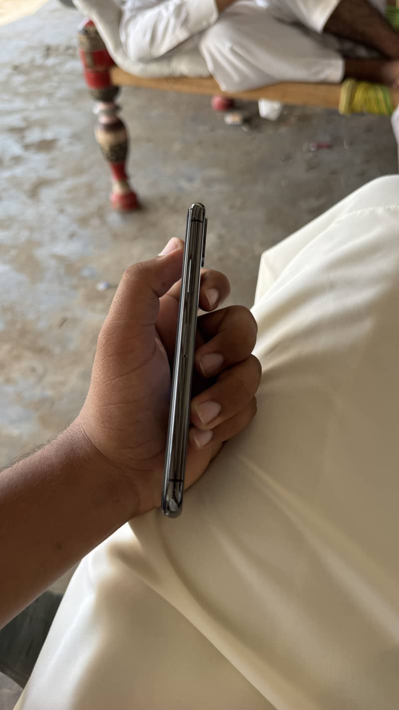 Apple iPhone X 3
