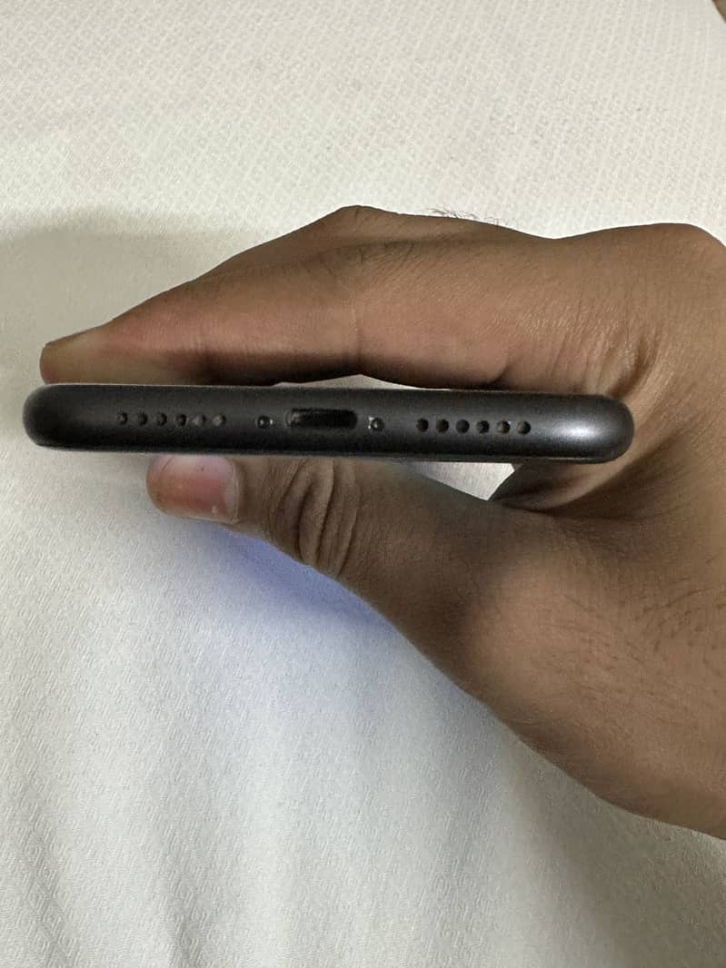 Apple iPhone 11 0