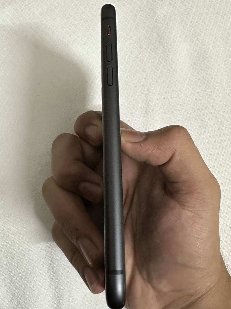 Apple iPhone 11 4