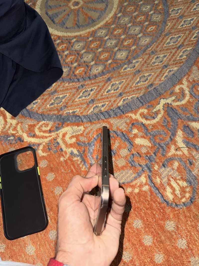 Apple iPhone 16 Pro Max 3