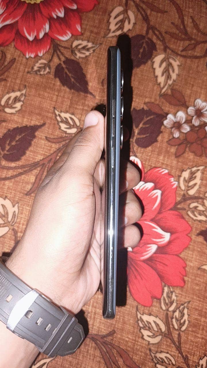 Tecno CAMON 40 Pro 1