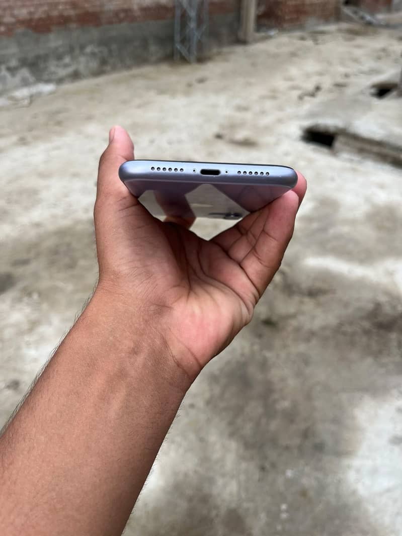 Apple iPhone 11 3