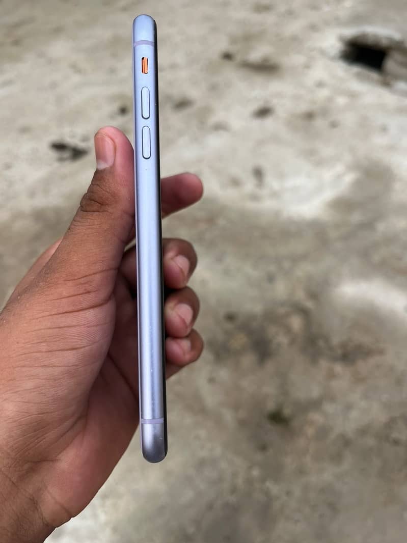 Apple iPhone 11 4