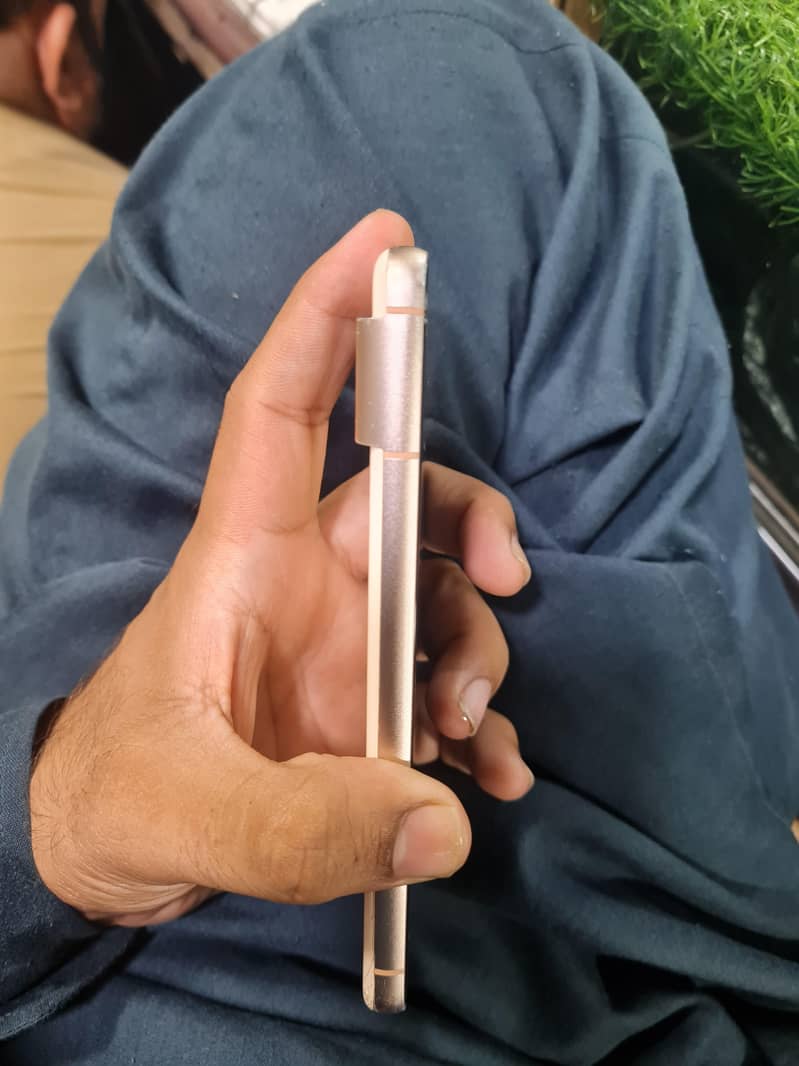Google Pixel 8 4