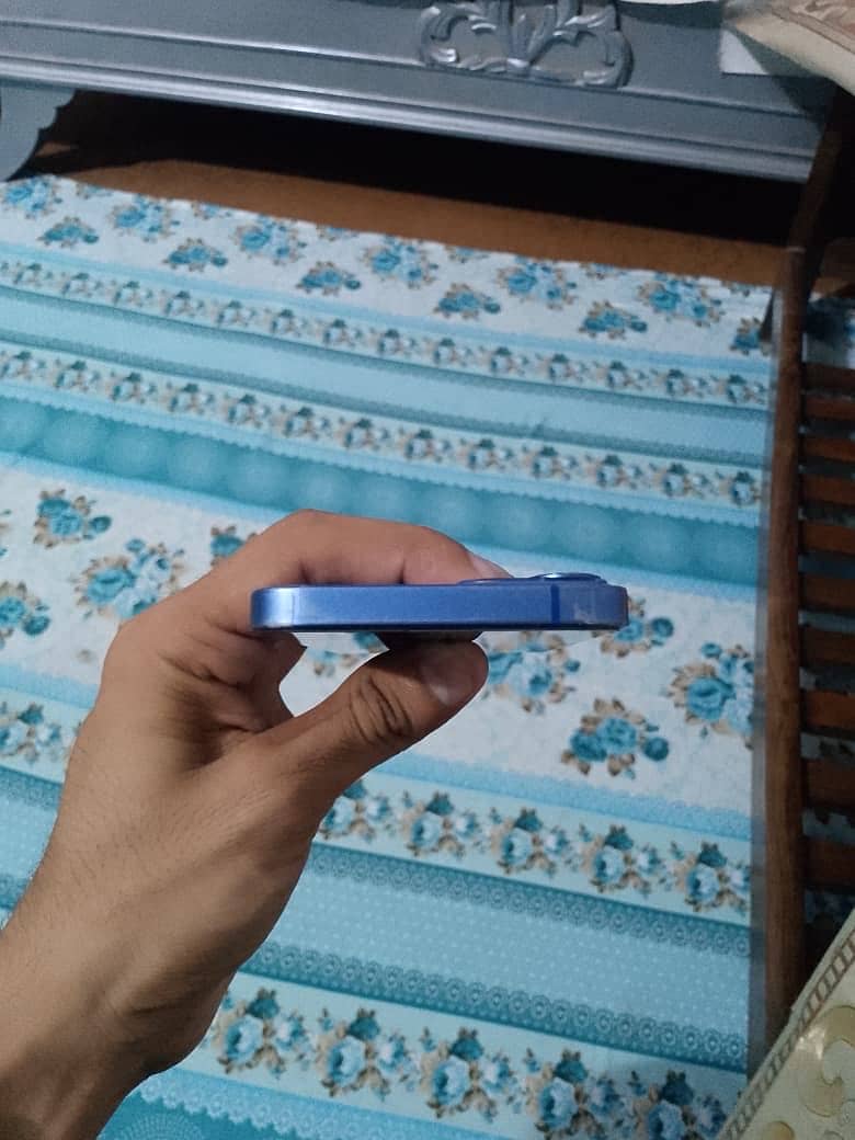 Apple iPhone 13 1