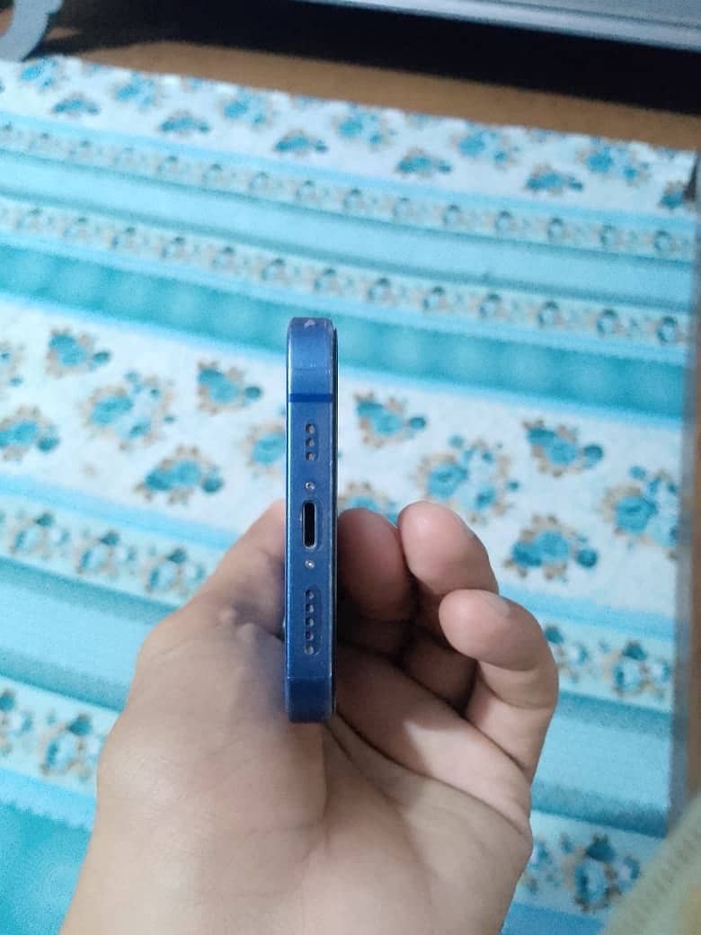 Apple iPhone 13 2