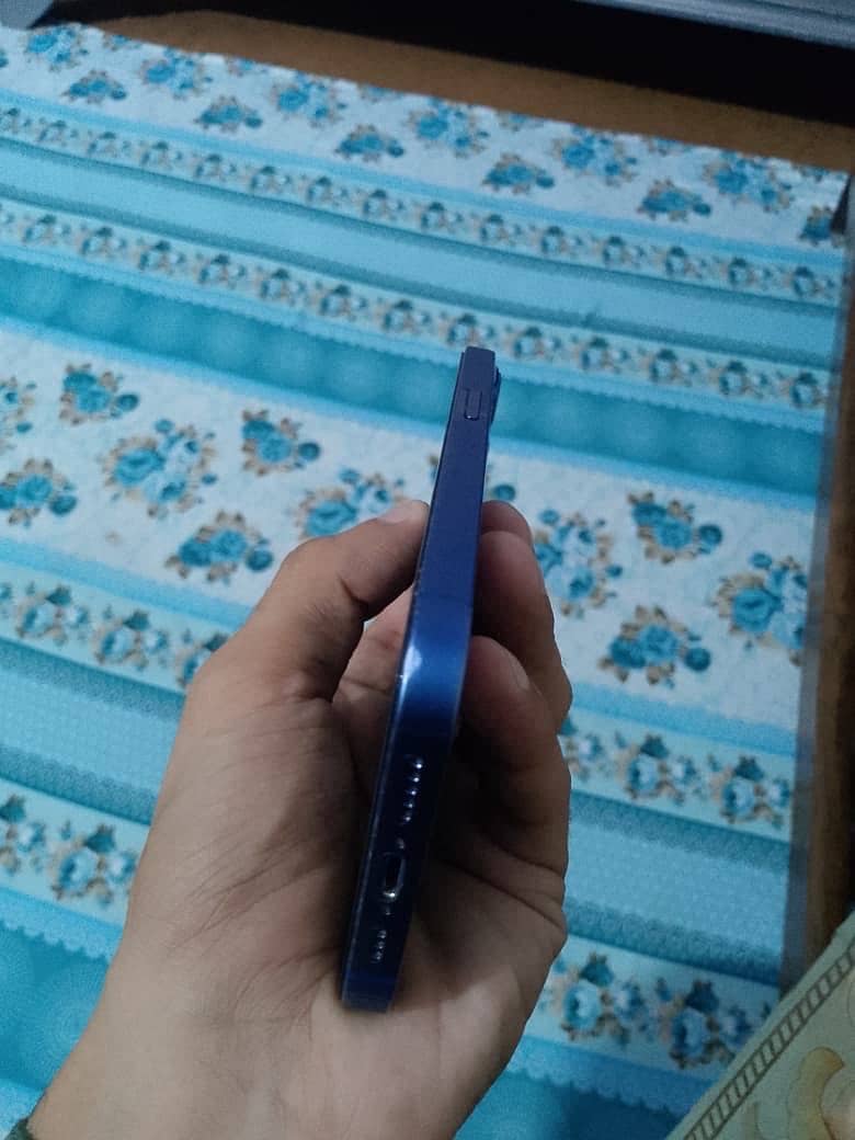 Apple iPhone 13 6
