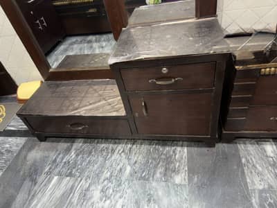 Dresser dressing table all ok no wear n tear