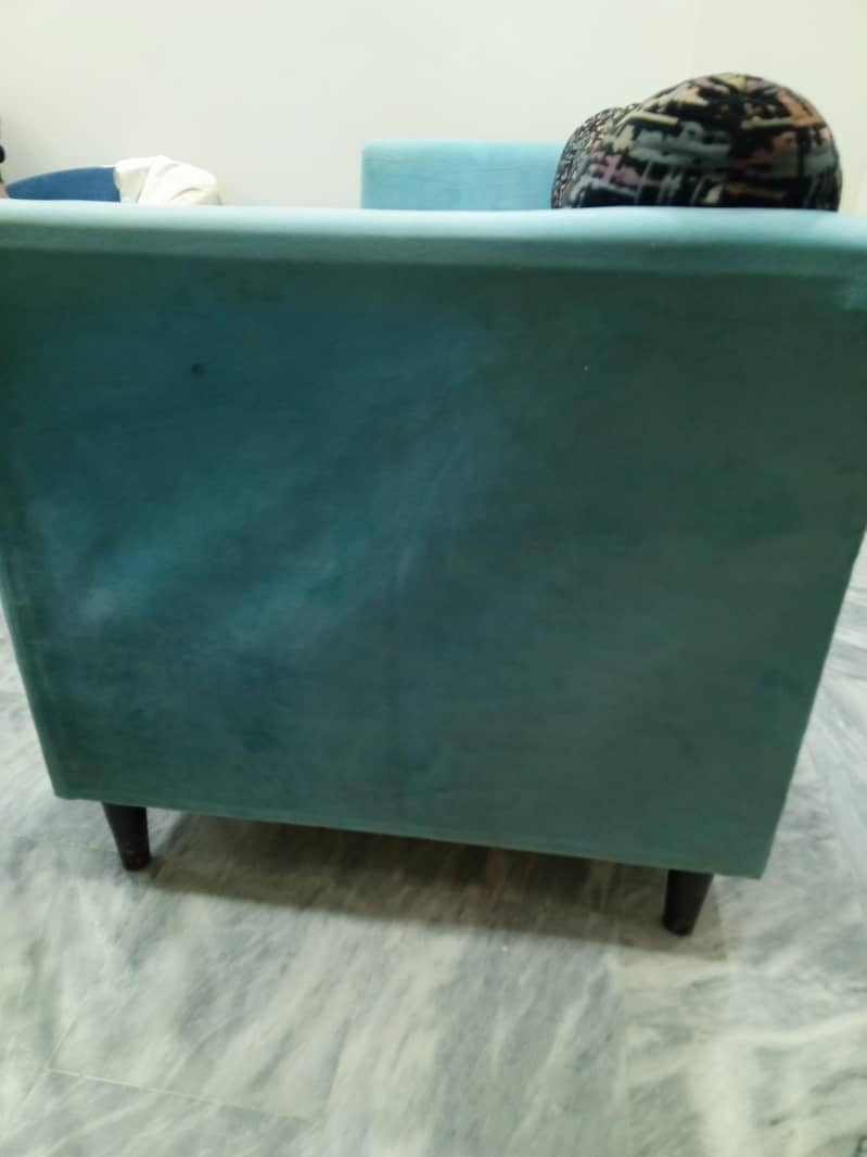 SOFA 3 SEATER 2