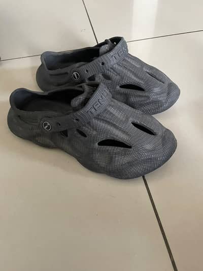 Crocs, Size UK 7