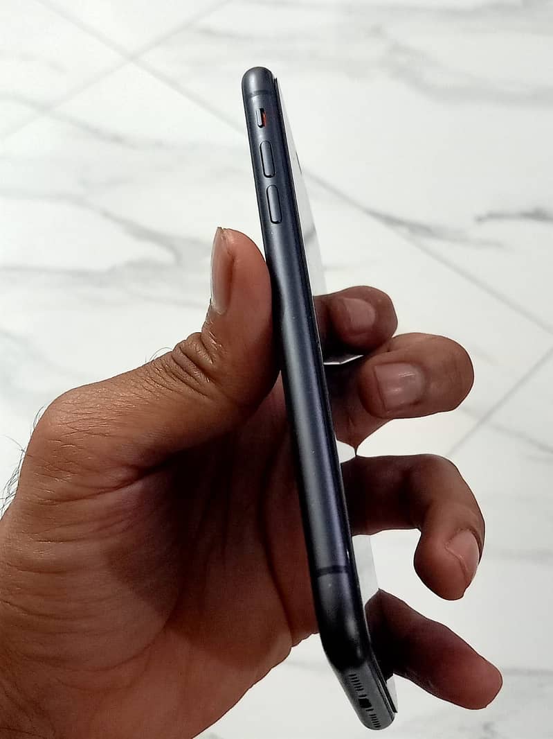 Apple iPhone 11 7