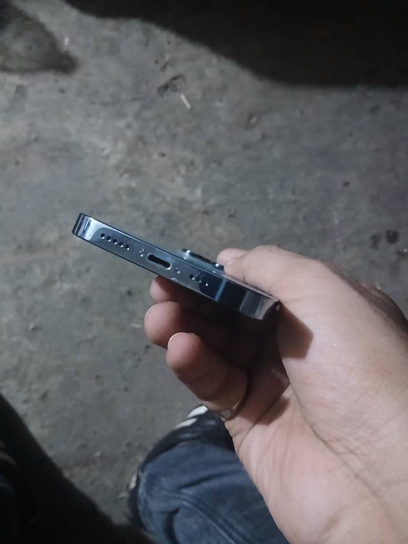 Apple iPhone 13 Pro 2