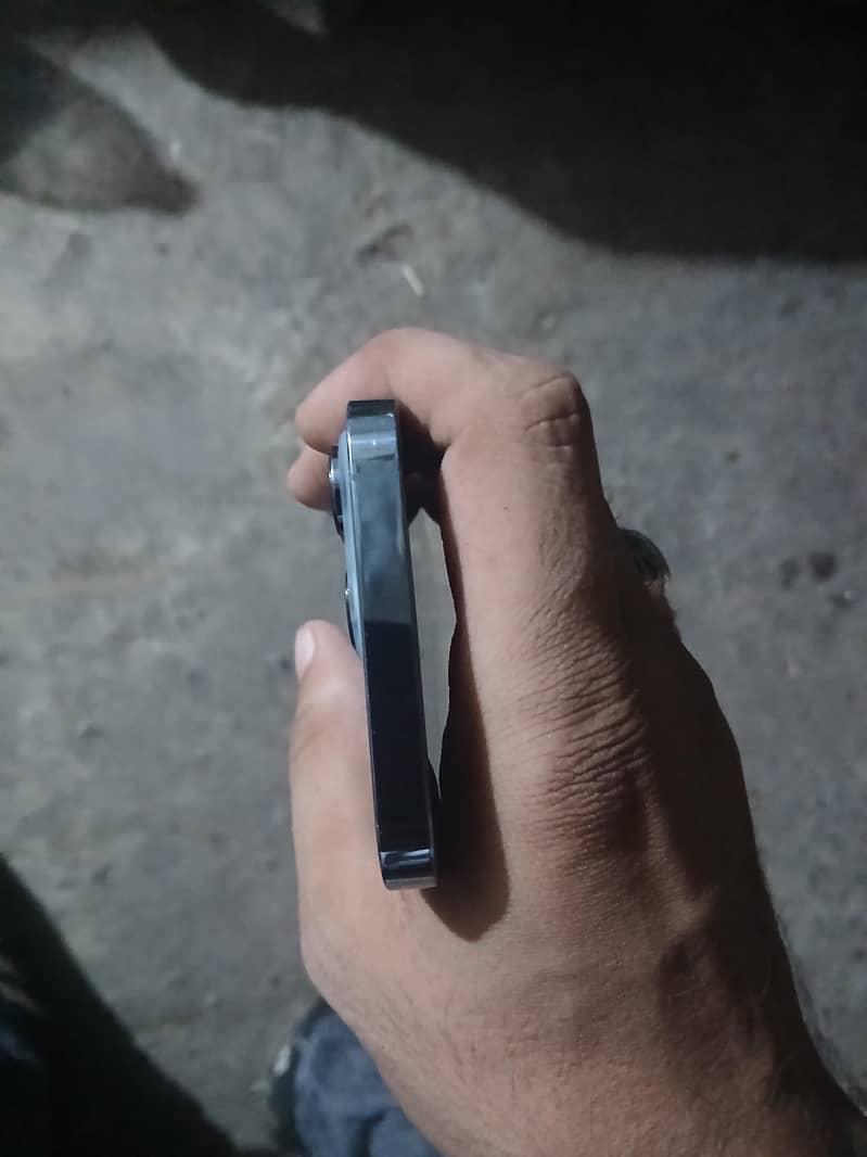 Apple iPhone 13 Pro 3