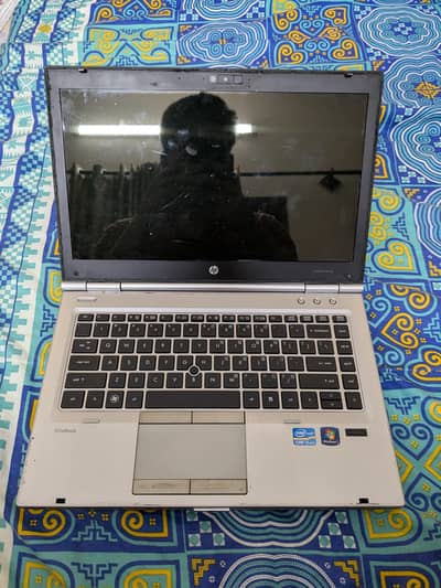 Selling my HP ELITEBOOK 8460p.