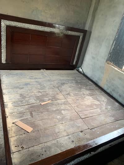 Wooden queen size bed