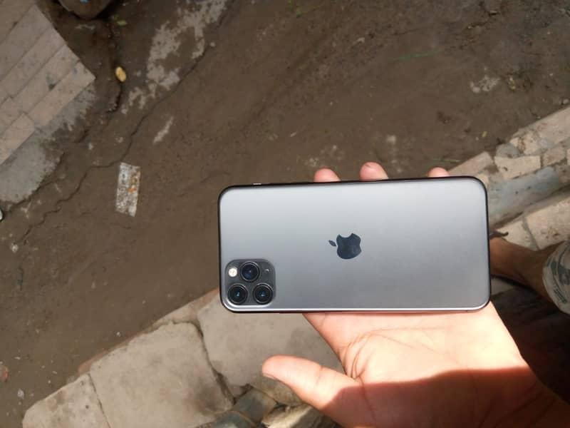 Apple iPhone 11 Pro Max 1