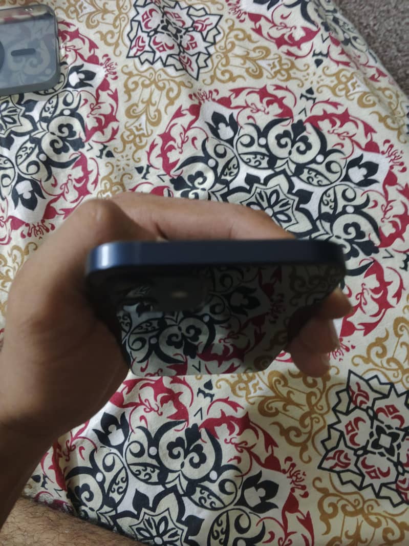 Apple iPhone 12 3